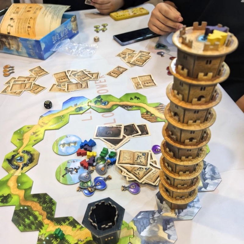 Wandering Towers Strategy Boar - огляд і ціна Board Game Family